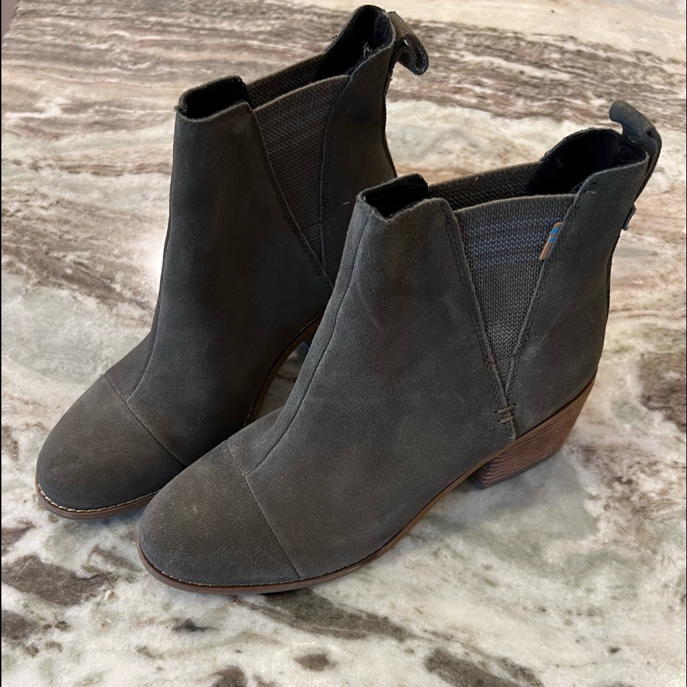 Tom’s dark green suede booties